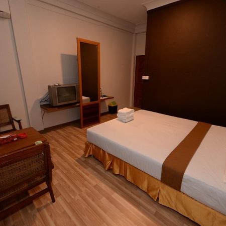 Min Nandar Garden Hotel Thanlyin Exteriör bild