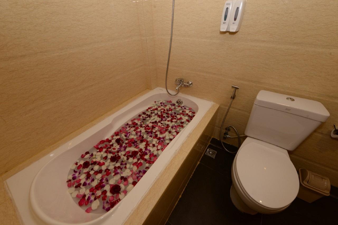 Min Nandar Garden Hotel Thanlyin Exteriör bild